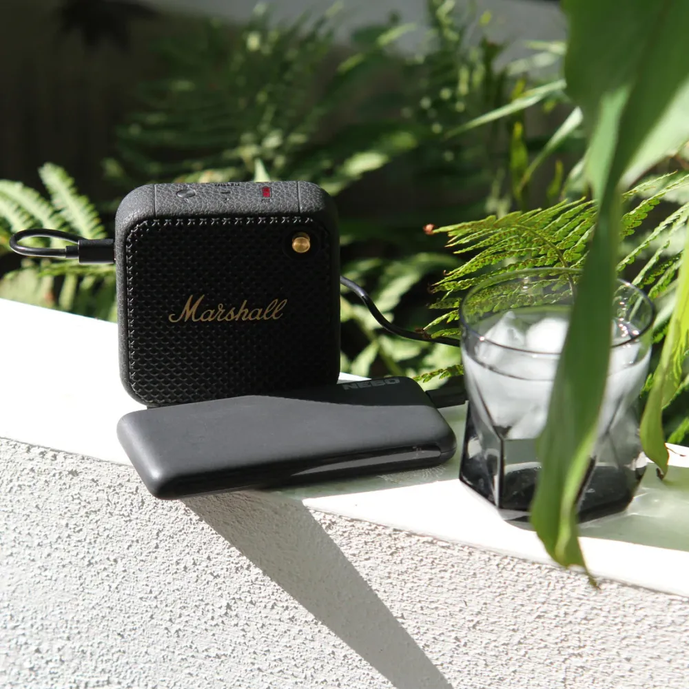 Nebo Virtalähteet ^ 10K varavirtalähde, 10 000 mAh