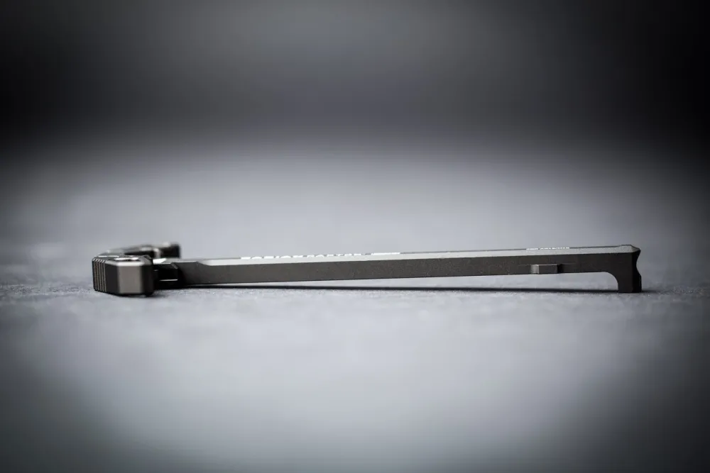 Radian Muut Asetarvikkeet ^ Raptor/Talon AR-15 latauskahva-varmistinsetti, Musta