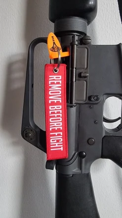 Varusteleka Avaimenperät Ja -Ketjut ^ avaimenperä, REMOVE BEFORE FIGHT