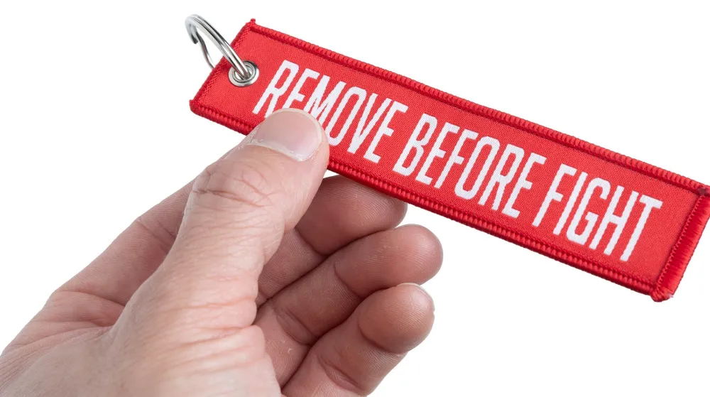 Varusteleka Avaimenperät Ja -Ketjut ^ avaimenperä, REMOVE BEFORE FIGHT
