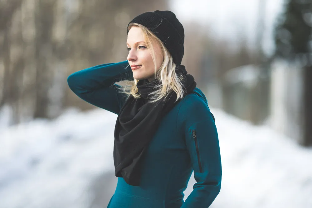 Varusteleka Päähineet ^ iso neliöhuivi, merinovillaa