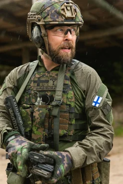 Varusteleka Suojaimet ^ kypäränpäällinen