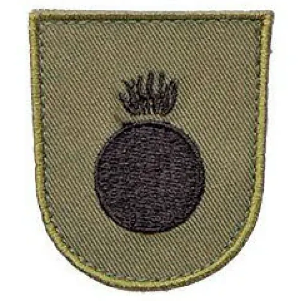 Varusteleka Tunnukset ^ M05 koulutushaaramerkki, kenttävärit
